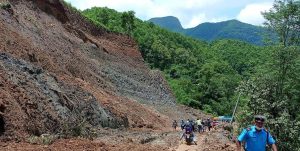 बैतडीमा पहिरोबाट घर पुरिँदा आमाछोराको मृत्यु