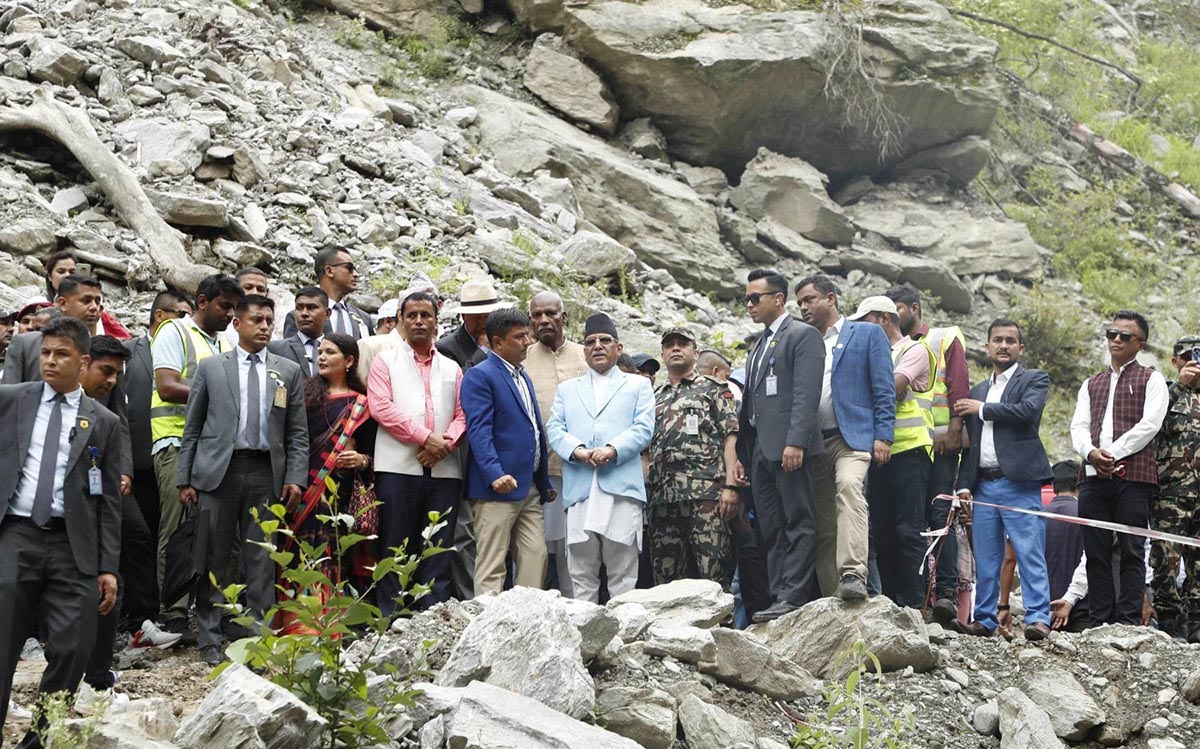 प्रधानमन्त्री प्रचण्डले मेलम्ची वासिन्दालाई दिए मीठो आश्वासन र भने, “याङ्ग्री र लार्केको काममा तदारूकता दिनू”