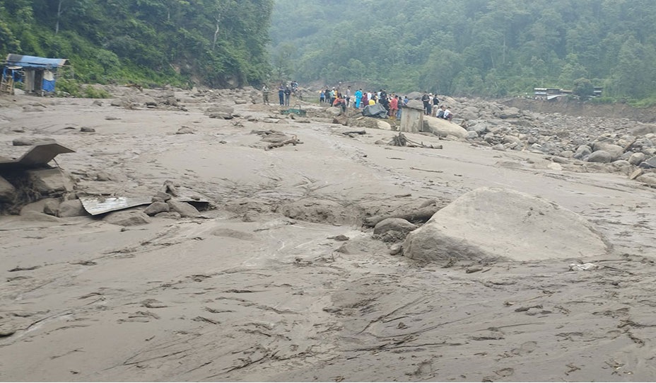 चितवनमा बाढीपहिरो र कटानबाट १ लाख ६६ भन्दा बढी प्रभावित हुने