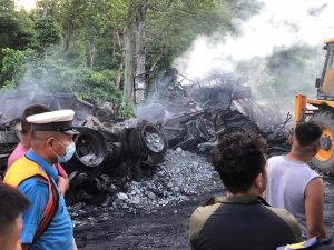 मनहरीमा दुई ट्रक एकापसमा ठोक्किँदा तीनजनाको मृत्यु