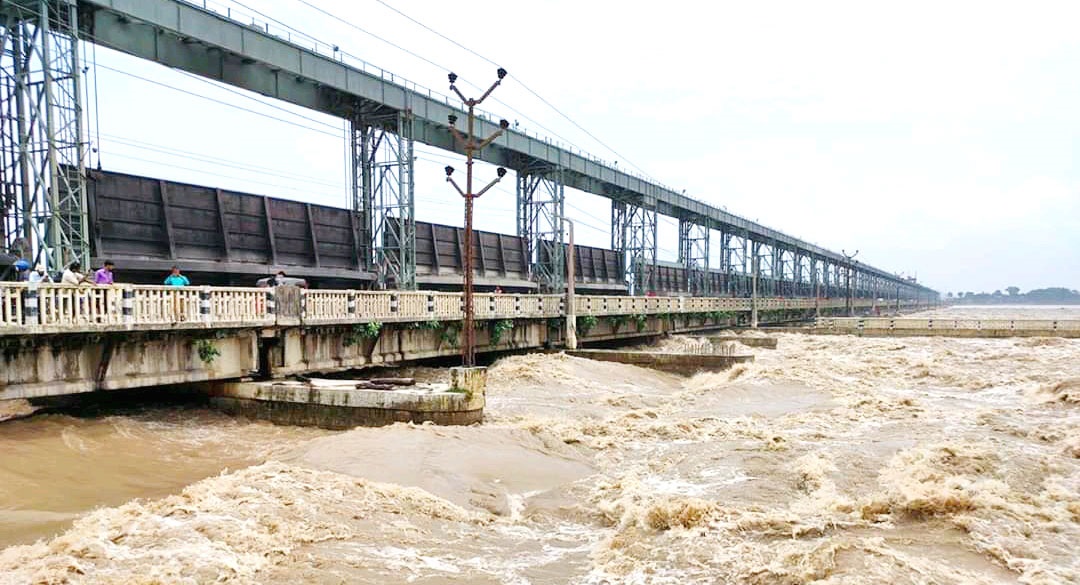 कोशीमा बहाव घटे पनि डर, त्रास कायमै