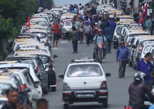 काठमाडौंमा ट्याक्सी चालकहरू आन्दोलित