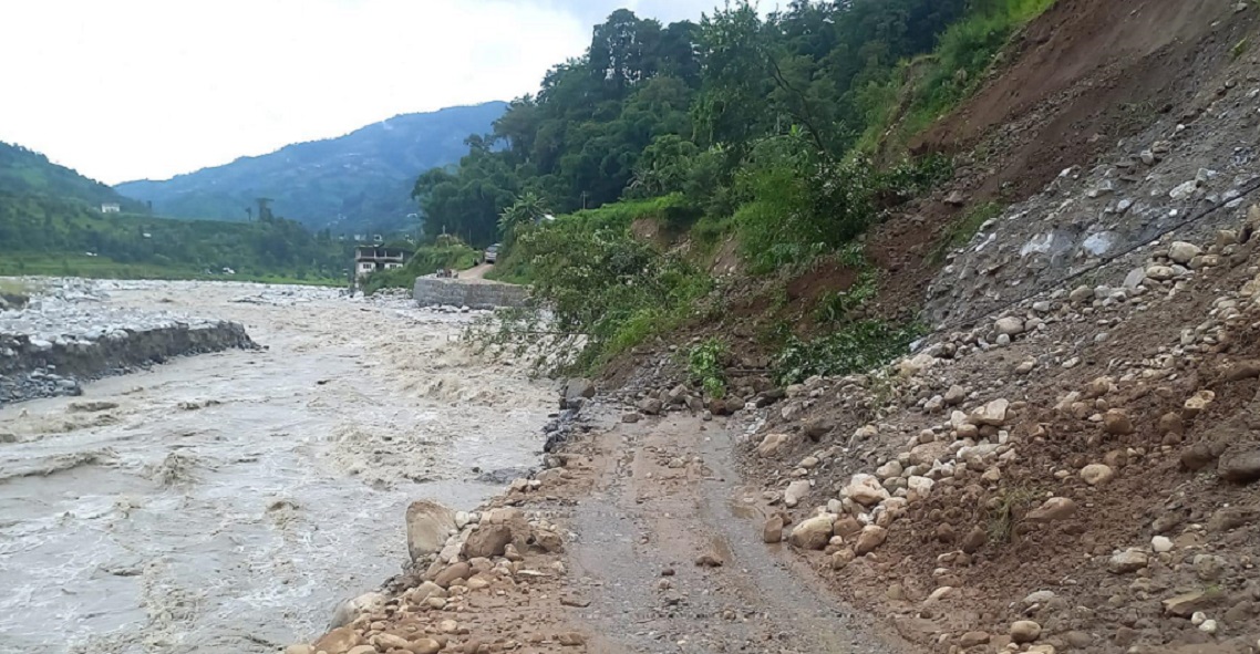 सिन्धुपाल्चोकको मेलम्ची नदीमा ठूलो बाढी