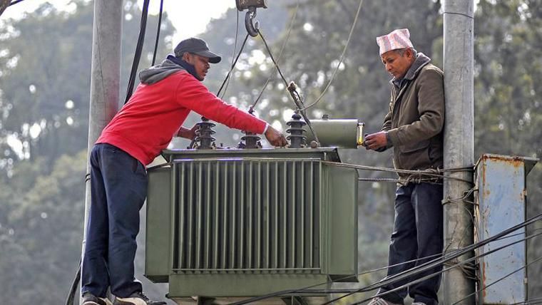 झ्याप्प झ्याप्प बिजुली किन गइरहेको छ?