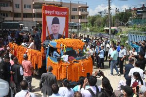 स्वर्गीय नेम्बाङको पार्थिव शरीर घर लगियो