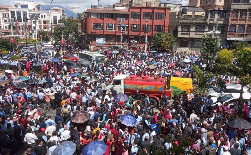 शिक्षकहरूको आन्दोलन जारी, माइतीघरमा प्रदर्शन