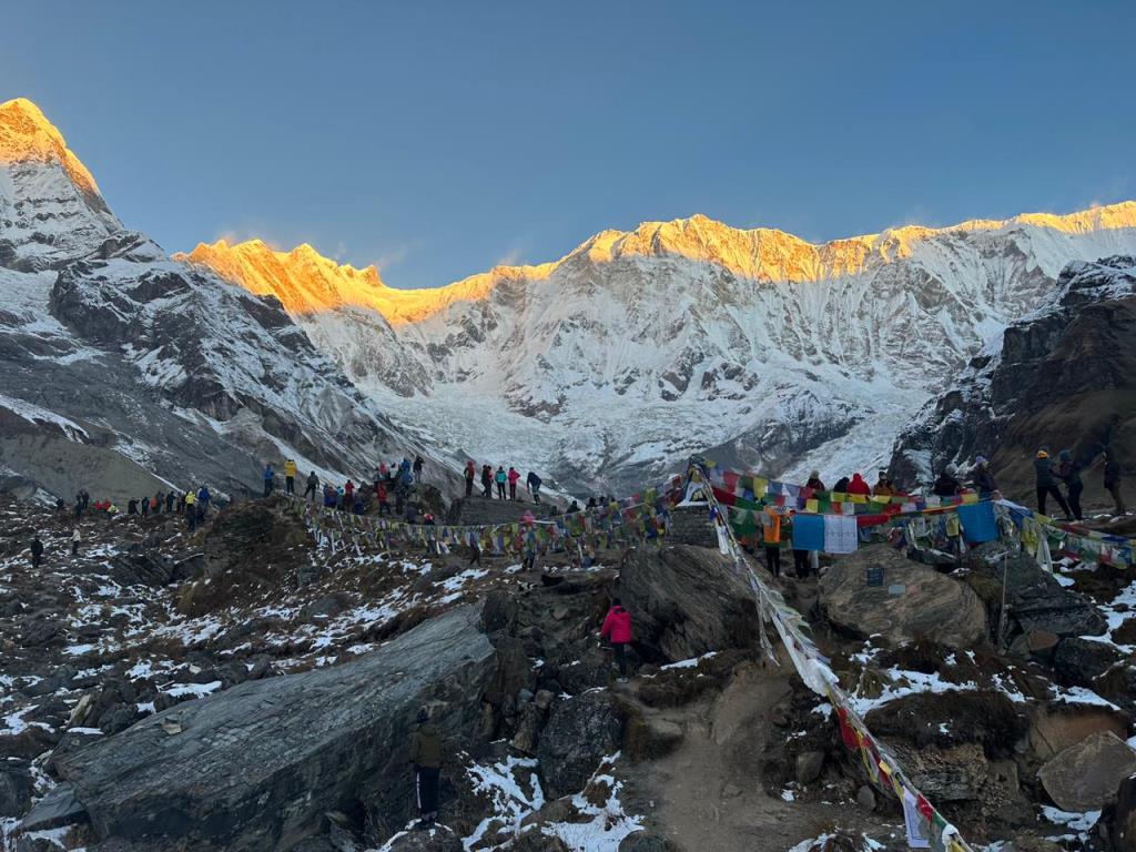 अन्नपूर्ण आधार शिविरमा आन्तरिक पर्यटकको लर्को