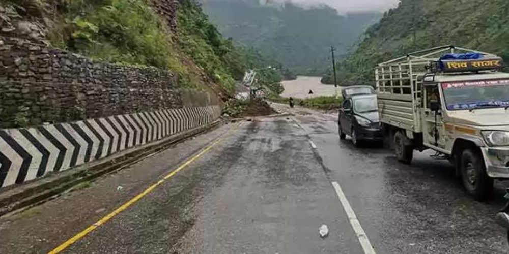 अवरुद्ध पृथ्वी राजमार्ग सुचारु