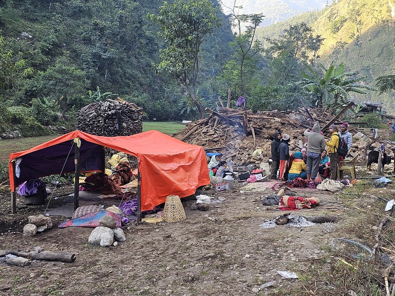 भूकम्पपछि त्रिपालमा बस्दै आएका चार जनाको मृत्यु