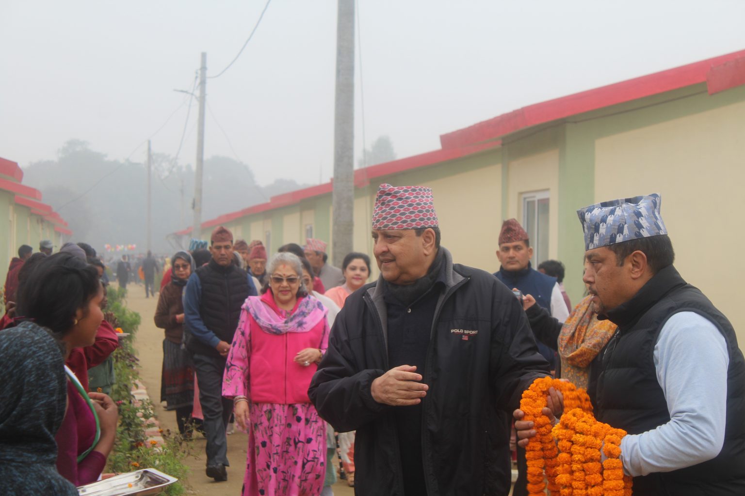 मुसहर बस्तीमा चियाको चुस्की लगाउँदै पूर्वराजा ज्ञानेन्द्र