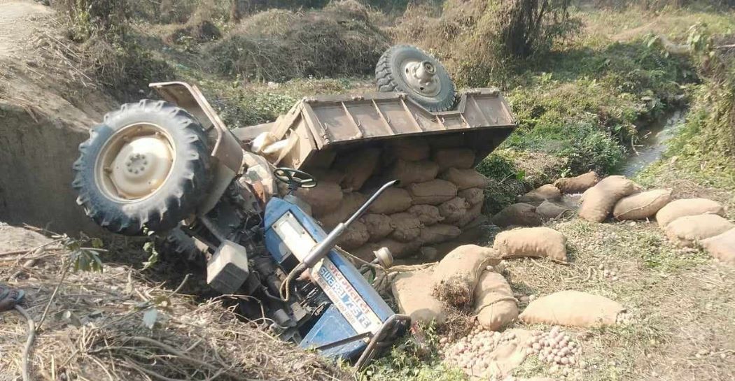 ट्याक्टरले च्यापिएर चालकको मृत्यु