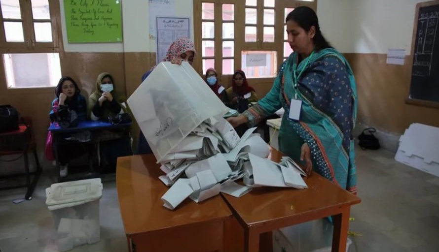 इमरान खान समर्थित उम्मेदवारलाई अग्रता