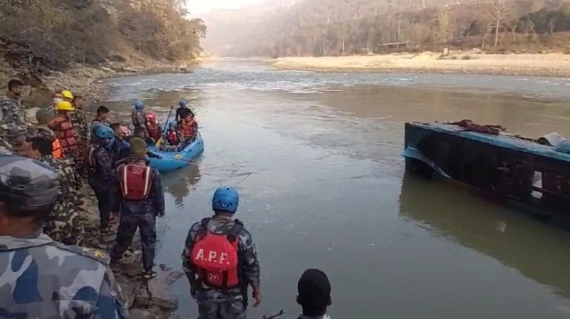 त्रिशूली नदीमा बस खस्दा चार जनाको मृत्यु, ३० जना घाइते