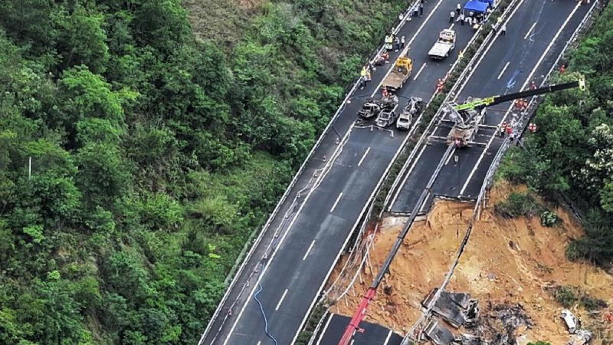 चीनमा राजमार्ग भासिँदा २४ जनाको मृत्यु