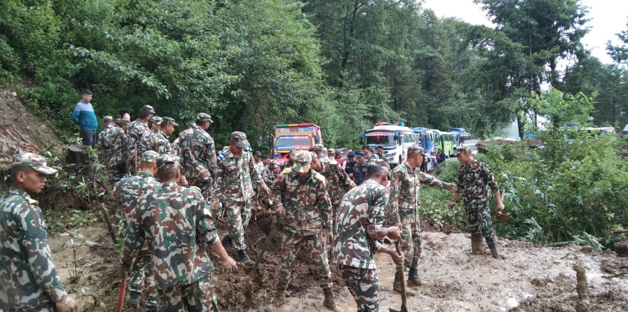 गुल्मीमा पहिरोले घर पुरिँदा एकै परिवारका पाँच जनाको मृत्यु