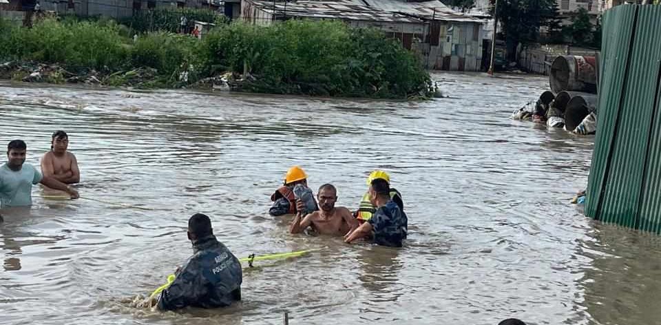 बल्खु खोलाले बगाउँदा एक जनाको मृत्यु