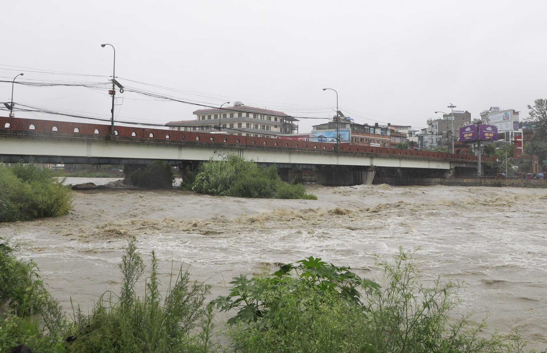 काठमाडौंमा बाढीबाट धेरै ठाउँ डुवानमा, एक जनाको मृत्यु