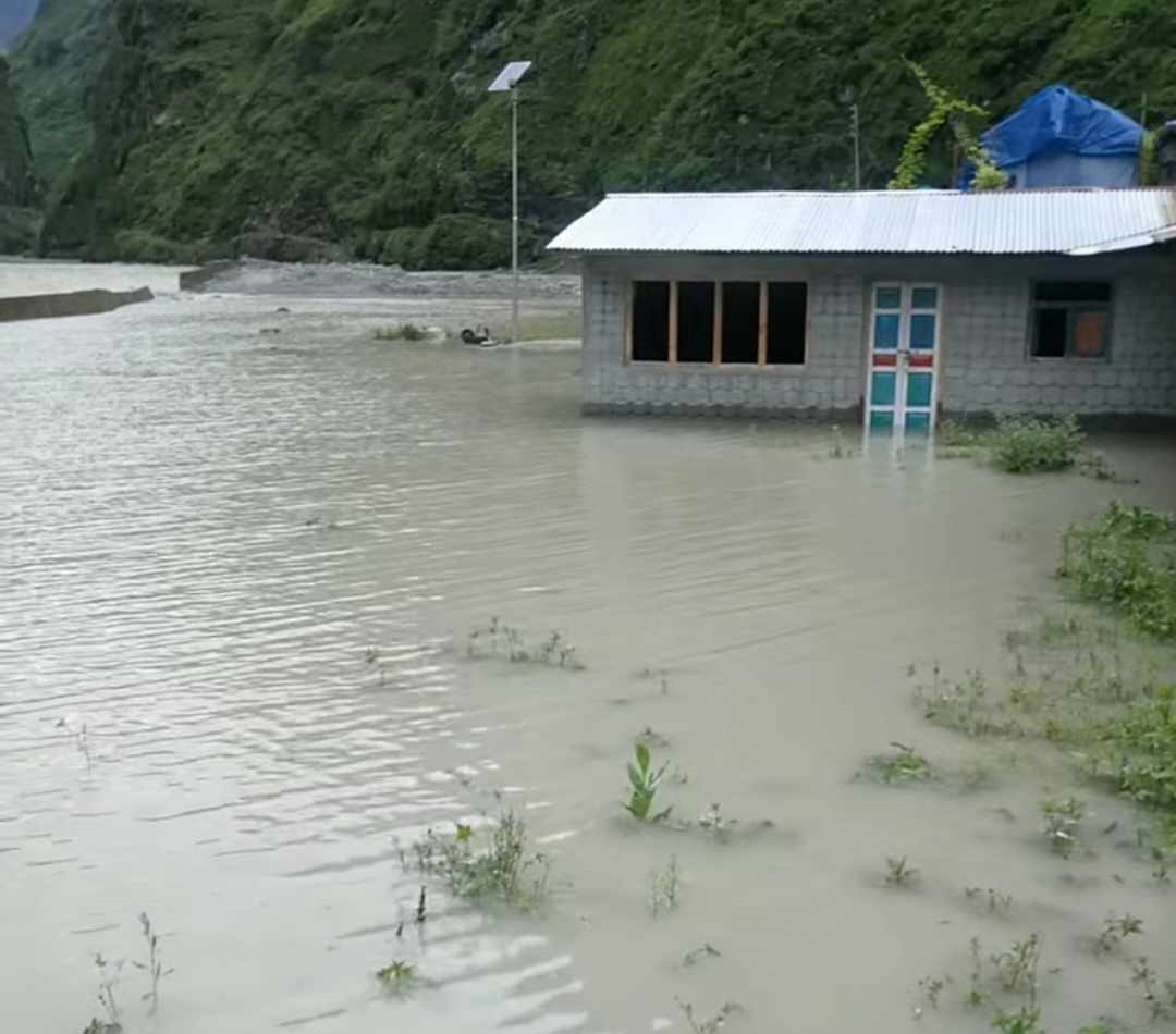 जन्ती बोकेको जिप नहरमा खस्दा दुईजनाको मृत्यु, मर्स्याङ्दी नदीको पानी बस्तीमा