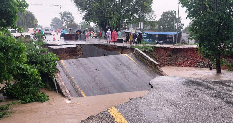 बाढीपहिरोबाट देशभरका दर्जनौं राजमार्गमा क्षति, २२ अवरुद्ध