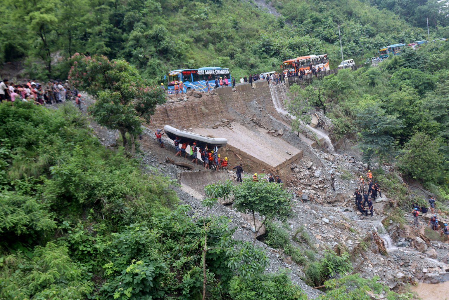 यात्रुसहित त्रिशूली नदीमा बेपता बसको आज बिहानैदेखि खोजी सुरु