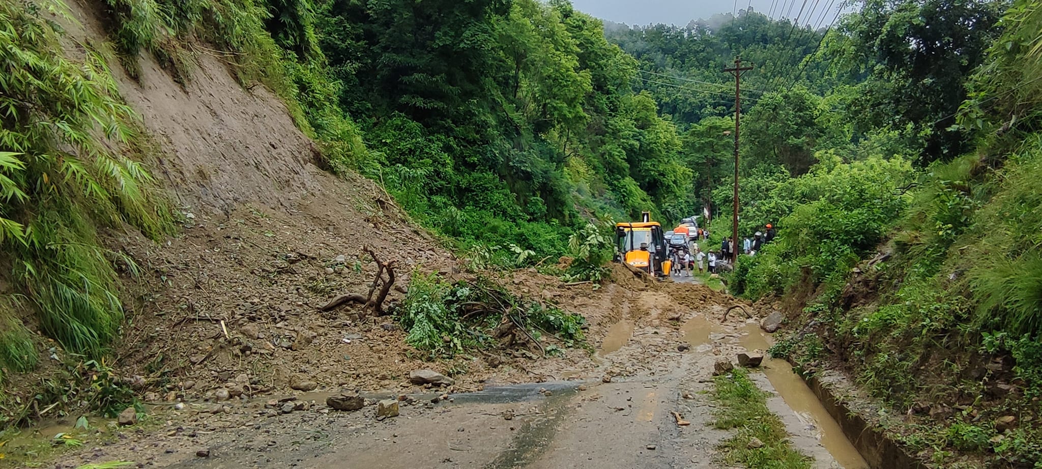 पहिरोपछि गोरखा सदरमुकाम प्रवेश गर्ने सवारी साधन ठप्प