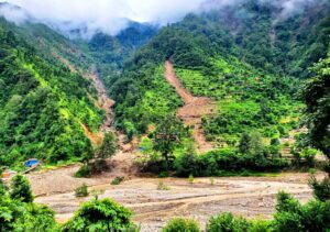 बागलुङको बडिगाडमा पहिरोबाट ५० परिवार विस्थापित