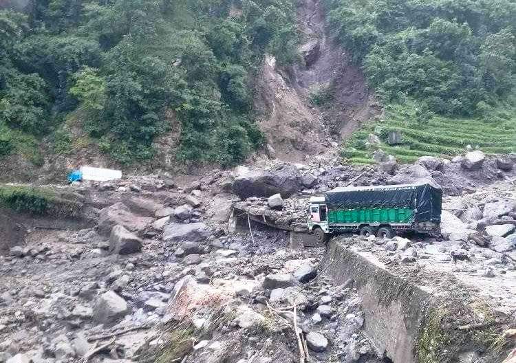 खुल्यो चार दिनदेखि अवरुद्ध कर्णाली राजमार्ग