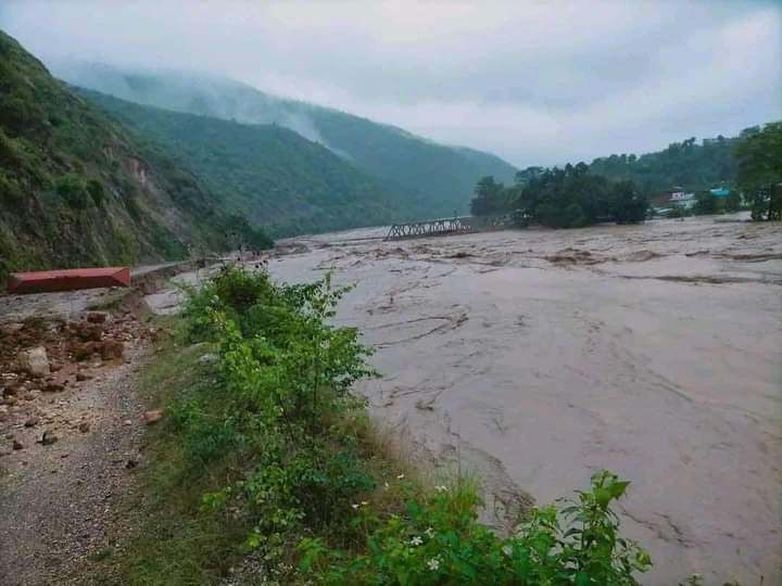 अविरल वर्षाबाट देशभर ३० जनाको मृत्यु, ११ जना बेपत्ता