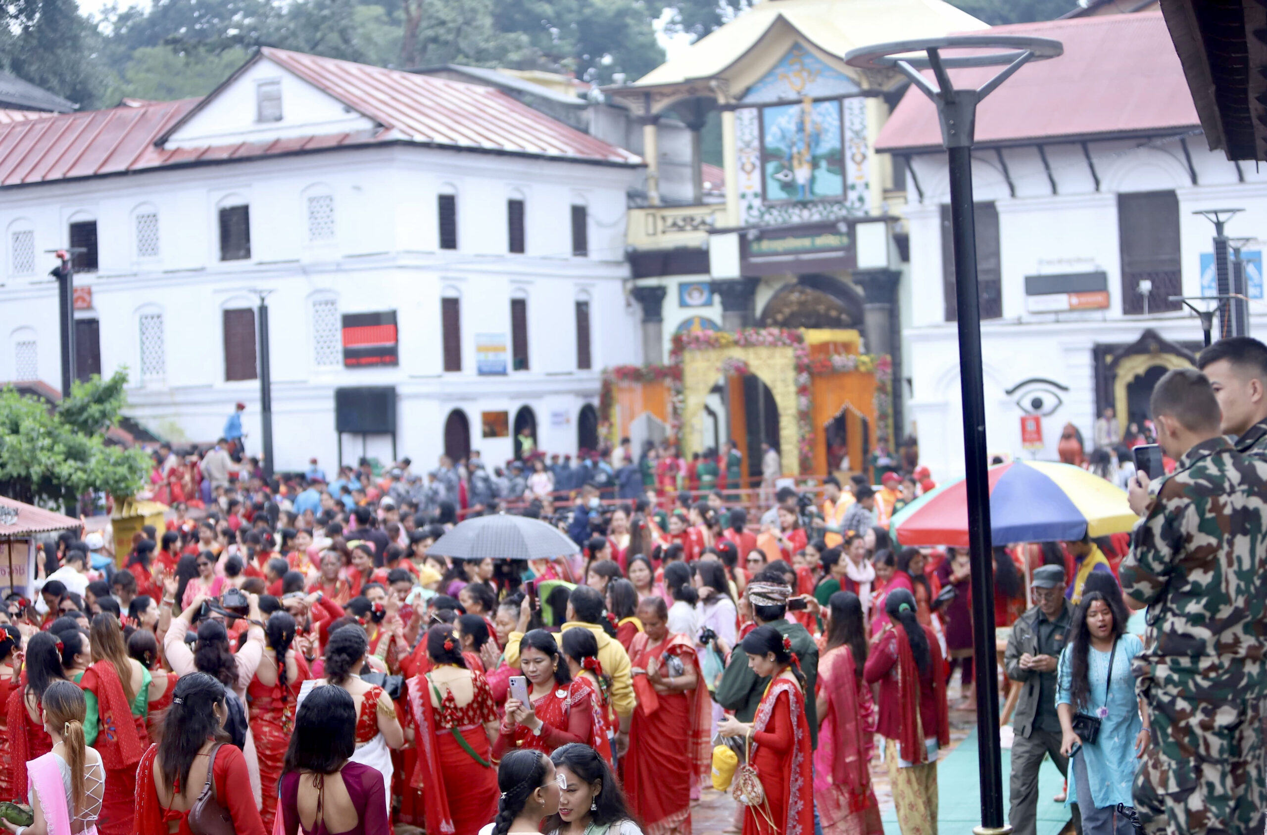 तीज पर्वका अवसरमा पशुपतिमा नाचगान