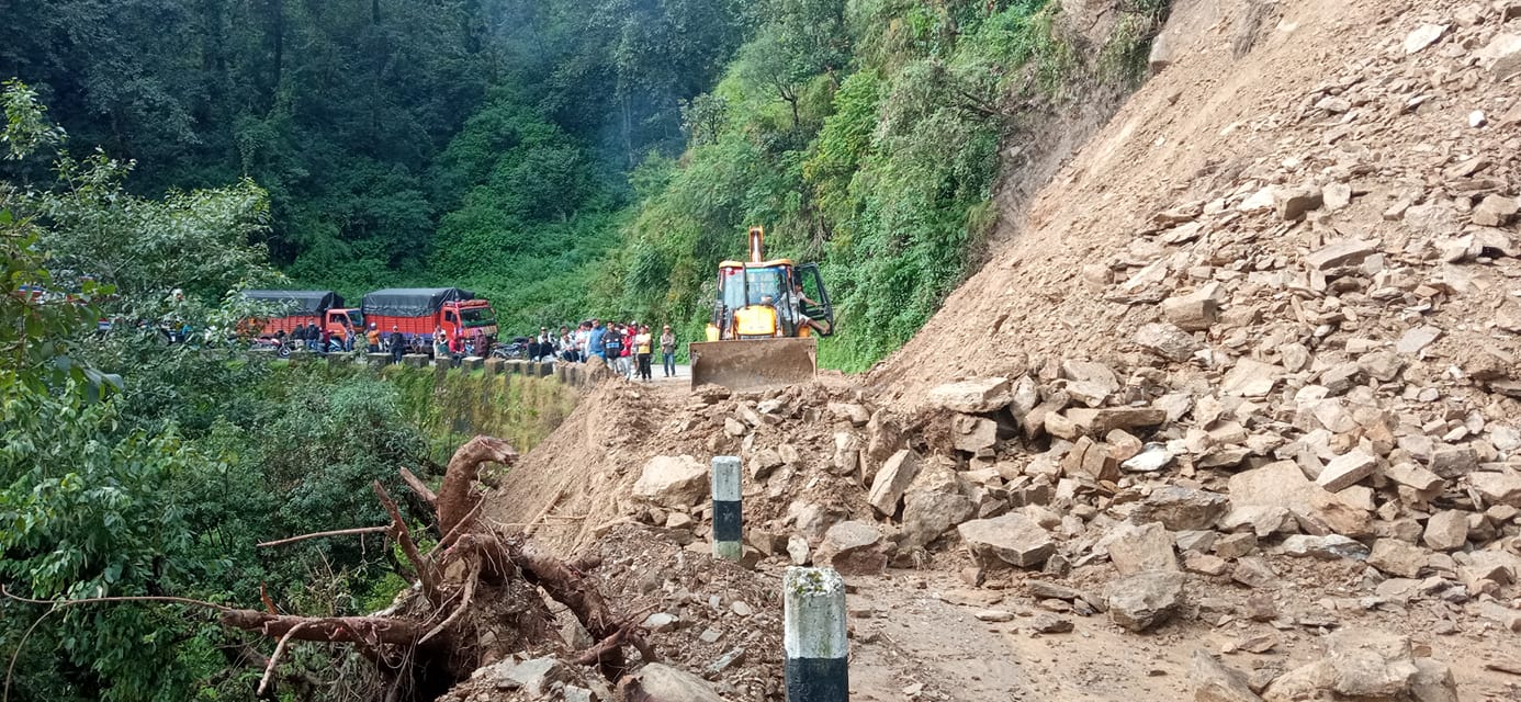 संघीय राजधानी काठमाडौं जोड्ने सबै सडक सञ्जाल अवरुद्ध