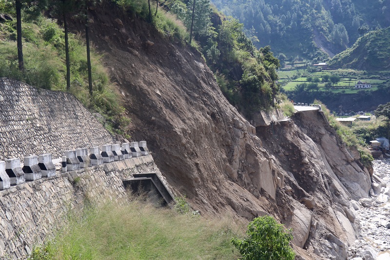 अवरुद्ध काठमाडौं जोड्ने सडक विस्तारै खुल्दै, बिपी राजमार्गको विकल्प रामेछापको सित्खा पुल